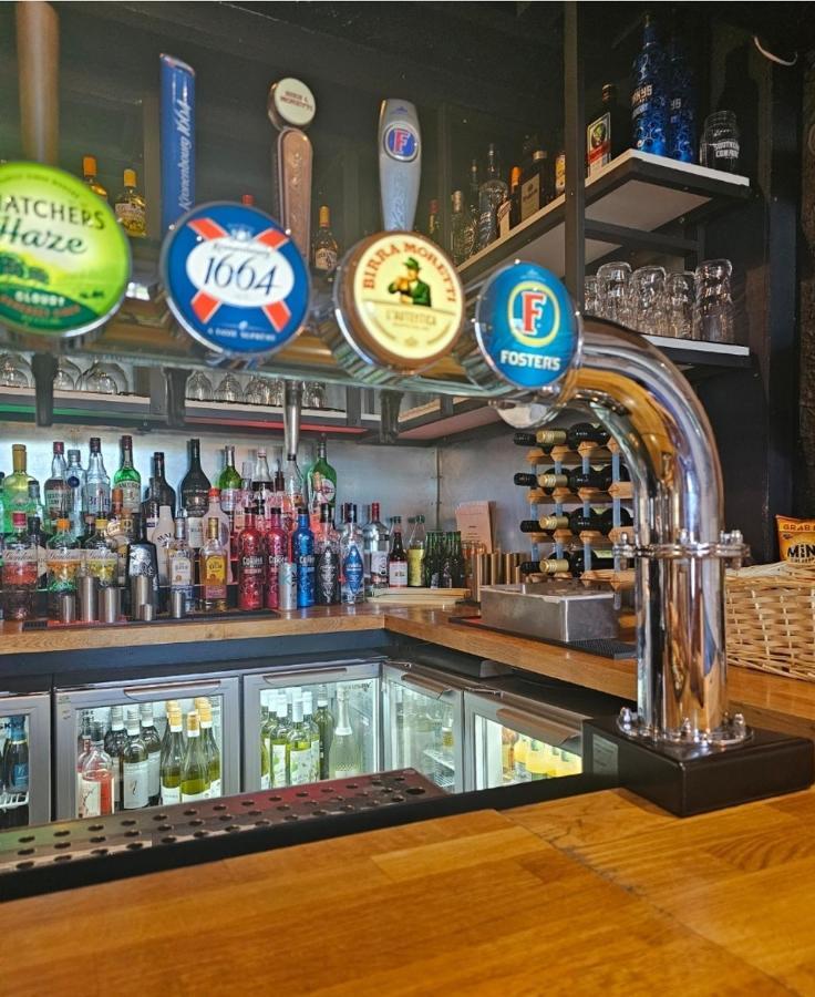 Dog And Partridge Inn Калн Экстерьер фото