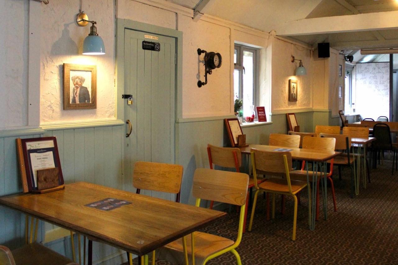 Dog And Partridge Inn Калн Экстерьер фото
